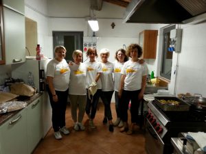 volontarie-in-cucina